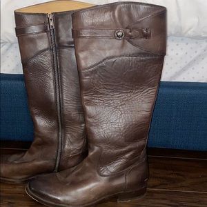 Frye boots !